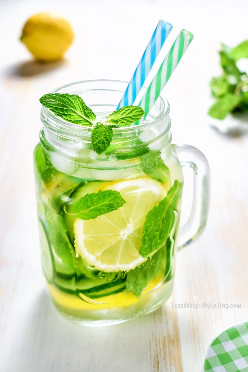 Cucumber Lemon Water for Weight Loss {HOMEMADE DETOX DRINKS}