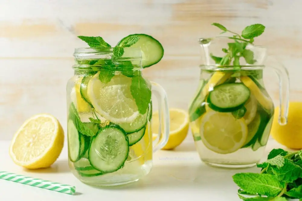 Cucumber Lemon Water for Weight Loss {HOMEMADE DETOX DRINKS}