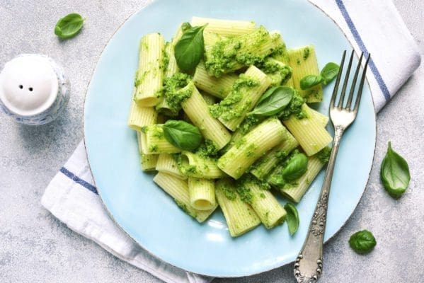 15 Minute Rigatoni Pasta Recipe with Pesto