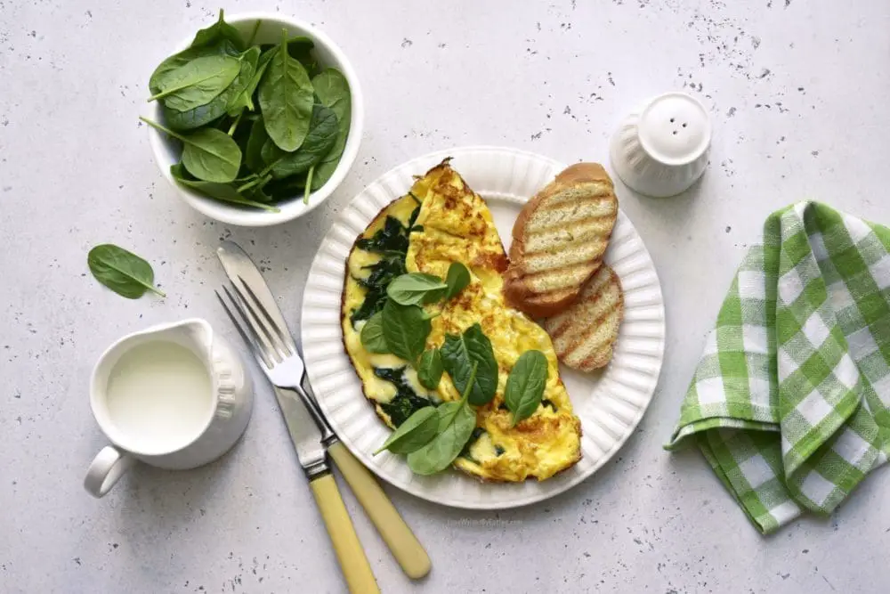 Healthy Omelet with Spinach and Cheese