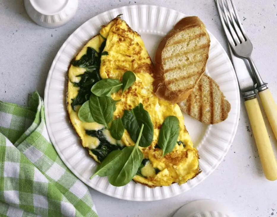 Healthy Omelet with Spinach and Cheese