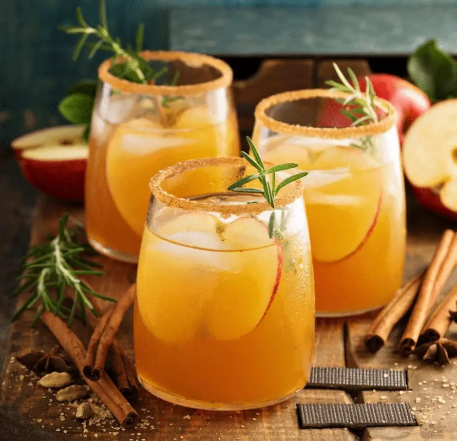 Spiced Rum Apple Cider Cocktail