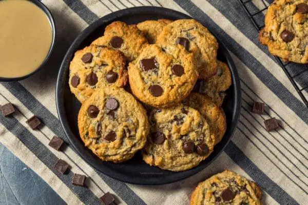 Low Calorie Almond Flour Chocolate Chip Cookies