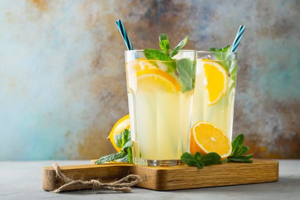 Low Calorie "Hard" Lemonade Cocktail