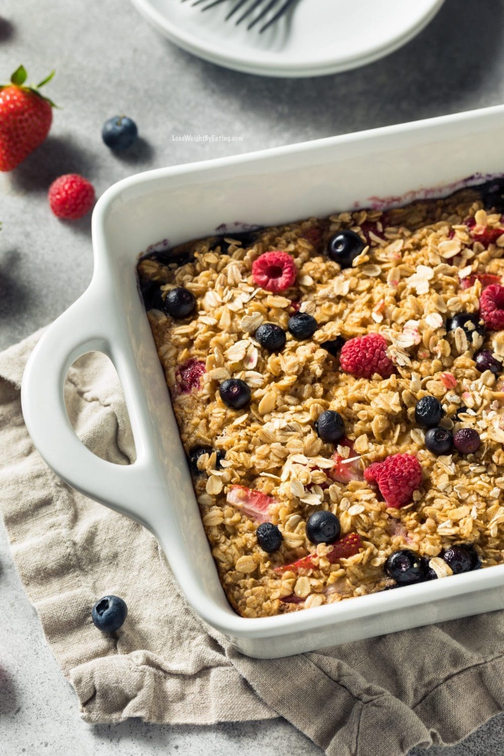 Breakfast Oatmeal Bake with Berries