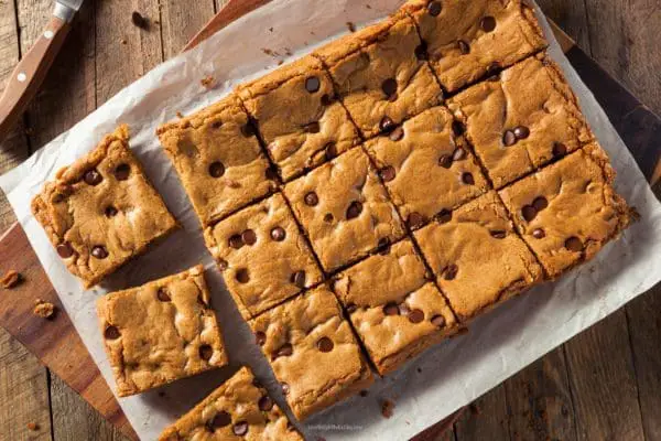 protein chocolate chip cookie bars