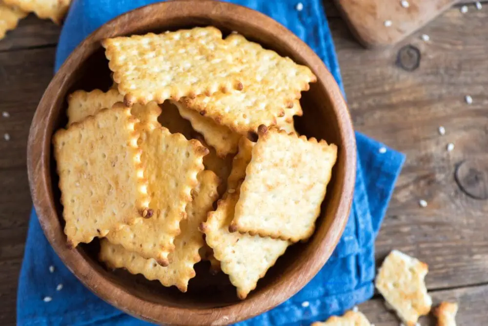 20 Best Low Calorie Crackers to Buy