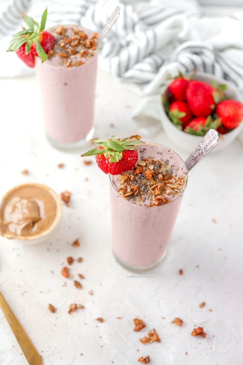 Low Calorie Peanut Butter Banana Strawberry Smoothie