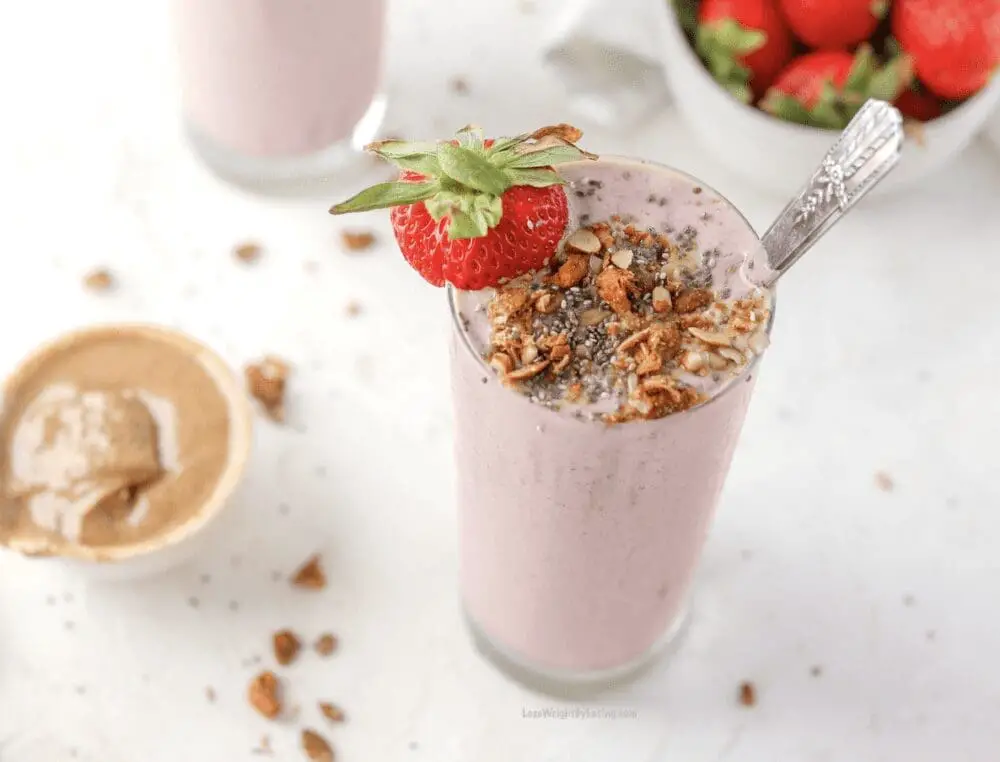 Low Calorie Peanut Butter Banana Strawberry Smoothie