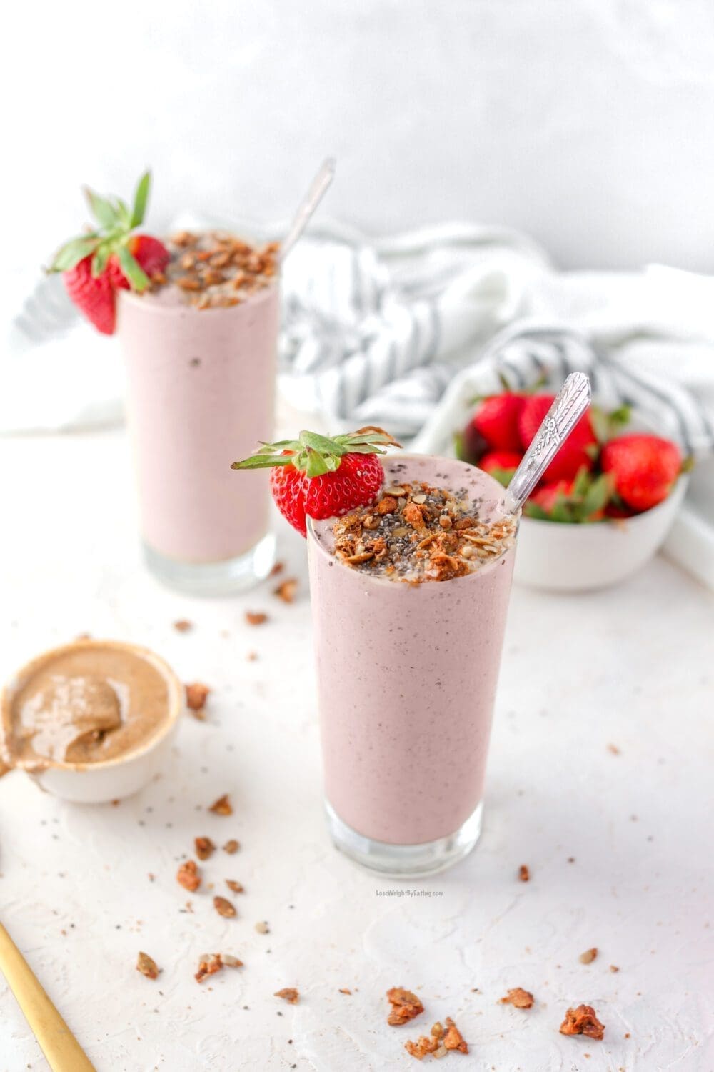 Low Calorie Peanut Butter Banana Strawberry Smoothie