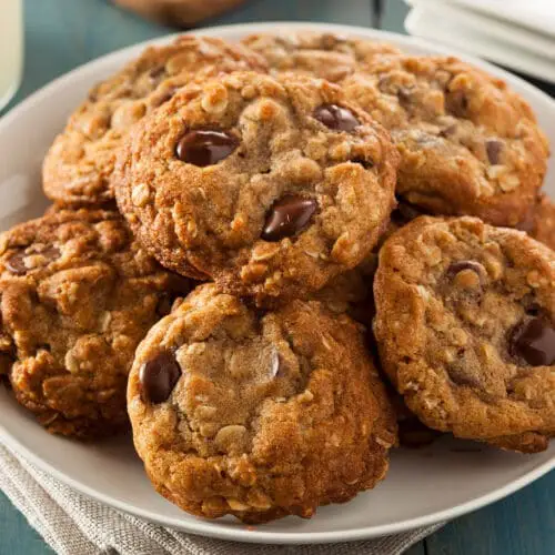 Low Calorie Chocolate Chip Oatmeal Cookies