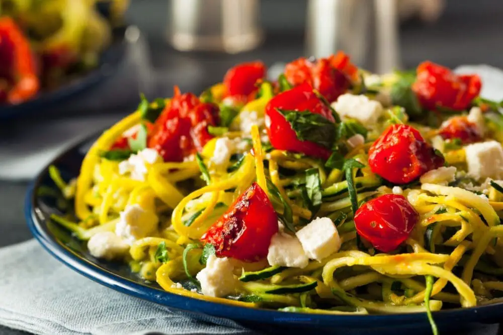 Low Calorie Zucchini Noodles with Tomatoes and Feta