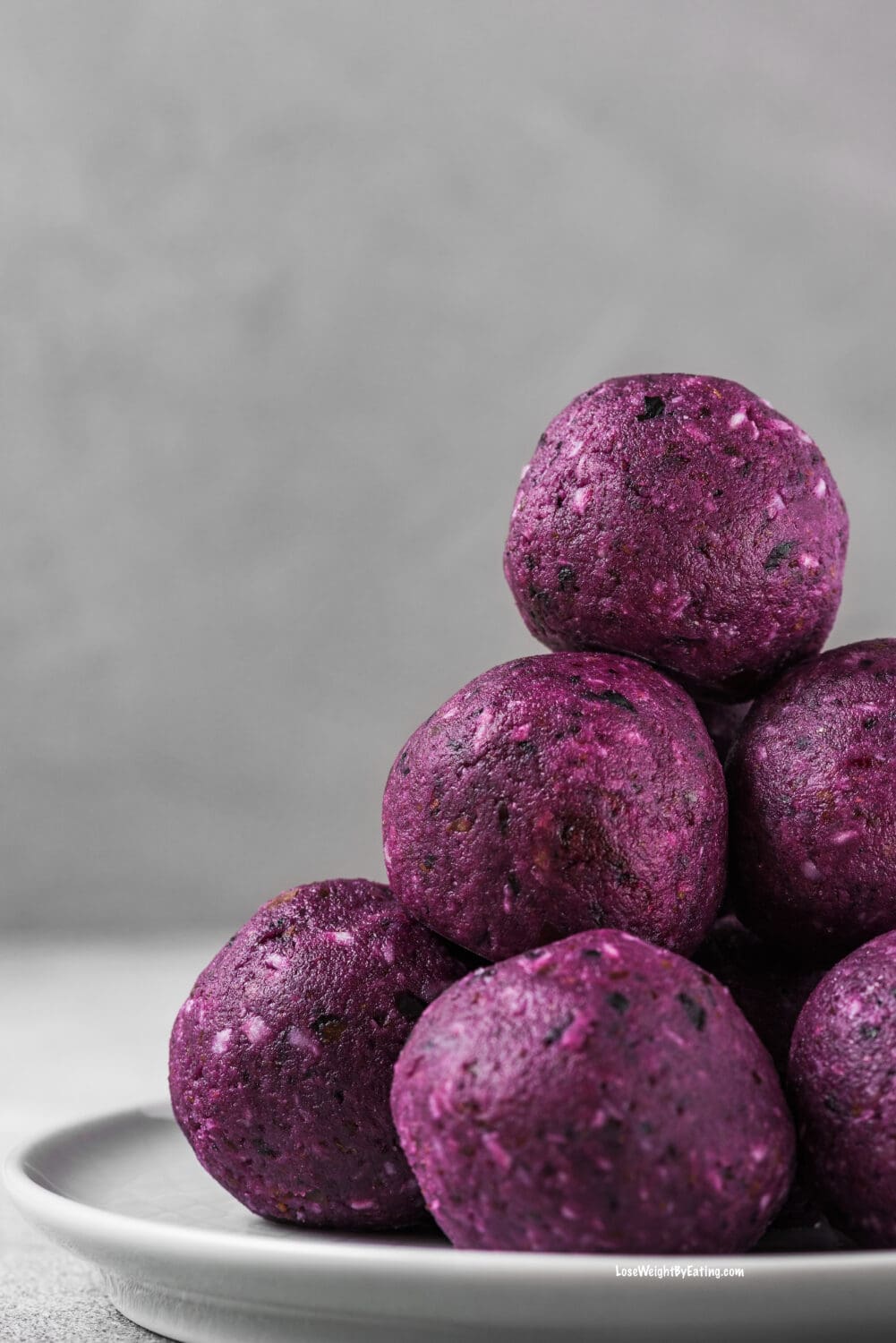 Low Calorie Blueberry Protein Balls