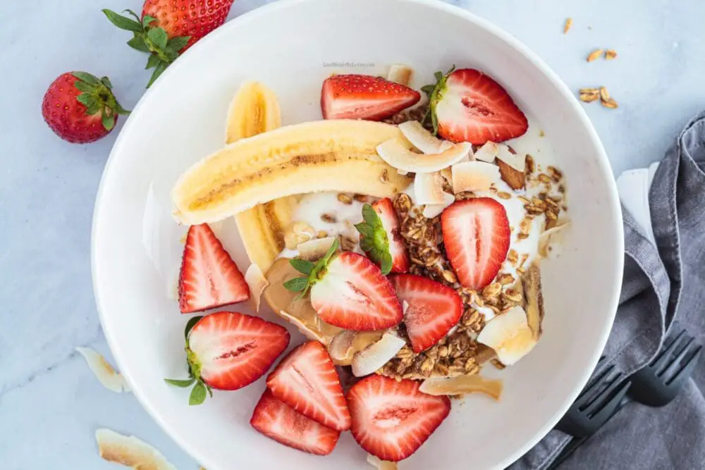 Low Calorie Banana Split Breakfast Bowls