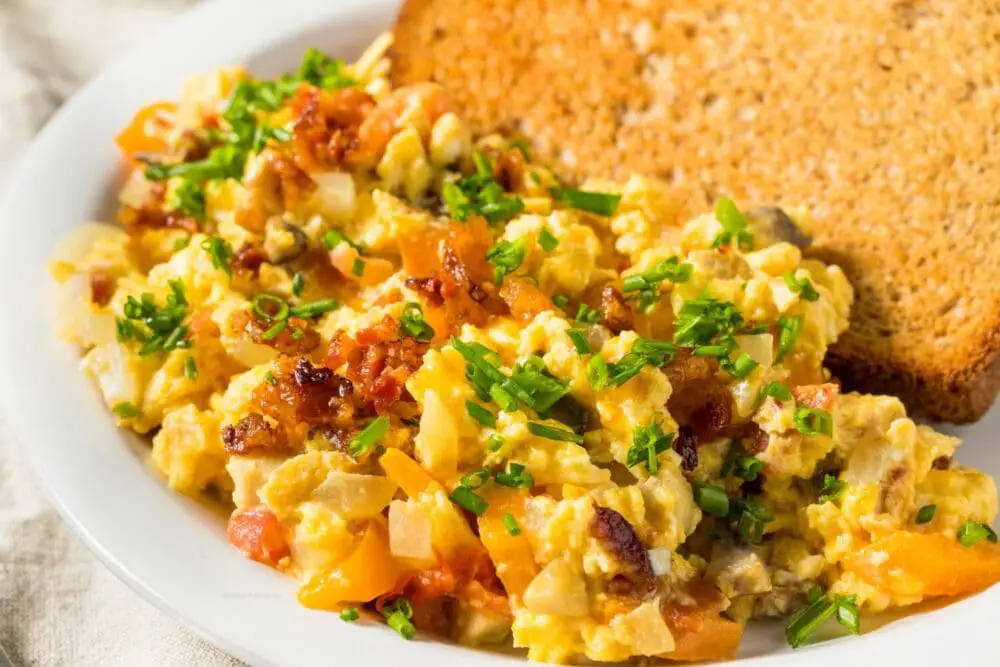 Low Calorie Bacon and Egg Scramble